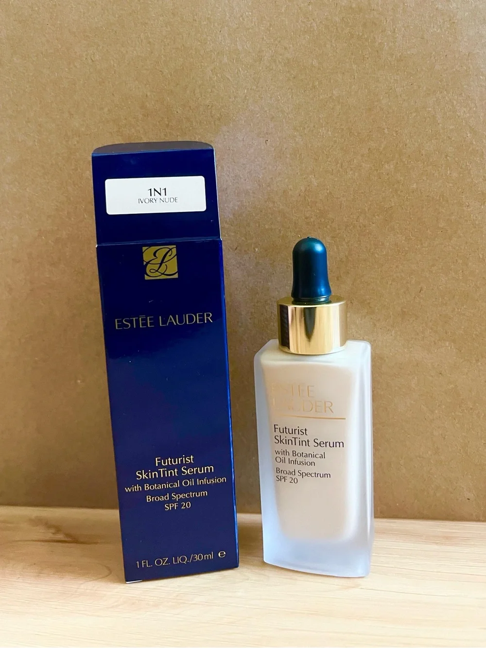 Estée Lauder Futurist Skin Tint Serum Foundation with Glycerin SPF 20 1N1 Ivory